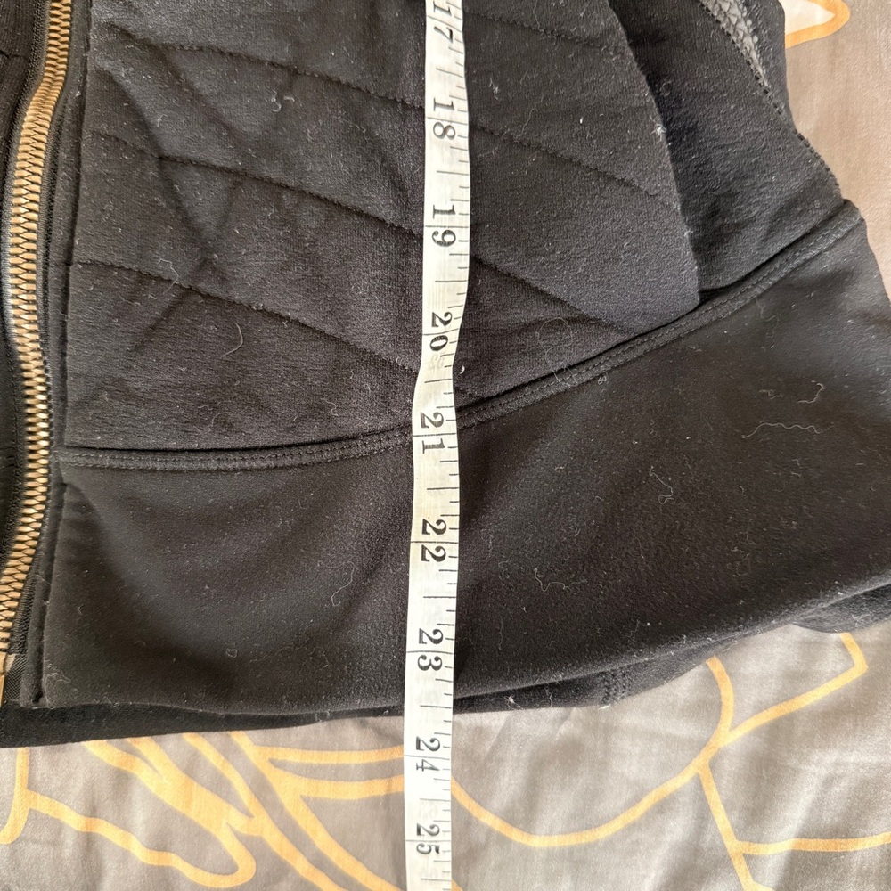 Lululemon Fleece Out Jacket Color - Picture 6 of 8